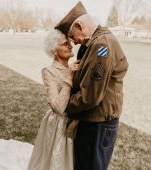 Ședința foto emoționantă a unui cuplu la celebrarea a 70 de ani de căsătorie