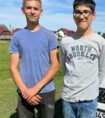 Cine sunt cei doi copii din Suceava care au mers 15 km ca să înapoieze un portofel pierdut