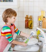 Activitățile casnice îmbunătățesc funcția cognitivă a copiilor