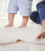 De ce bebelușii nu trebuie să poarte niciodată încălțăminte
