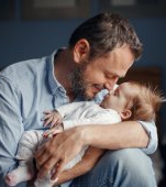 Se extinde concediul paternal, care acum se va acorda și pentru fiecare copil născut