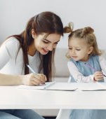 Cum îți poți ajuta preșcolarul să-și îmbunătățească scrisul de mână acasă