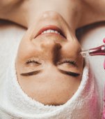 Microdermabraziunea facială: ce este și cum te ajută să ai o piele frumoasă?