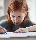Studiu: părinții care au avut rezultate slabe la matematică în copilărie nu ar trebui să-și ajute copiii la teme. Uite motivul!