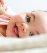 Când începe bebe să zâmbească?