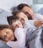 Copilul preadolescent încă vrea să doarmă cu voi? Ce e de făcut