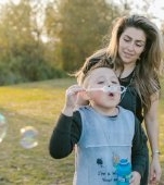 Activitatea perfectă alături de cei mici: cum faceți acasă soluție pentru baloanele de săpun