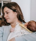 Am simțit mai profund depresia postpartum când am născut un copil decât la sarcina gemelară