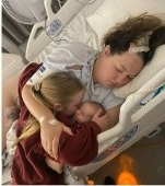 O mamă a făcut atac cerebral la nouă zile după ce a născut