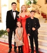 Ce familie frumoasă are Elena Gheorghe. Care este secretul căsniciei sale de succes