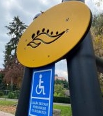 Doi copii din Bistrița s-au accidentat după ce s-au jucat într-un leagăn pentru persoane cu dizabilități