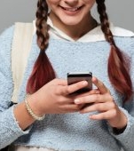 Elevii nu mai au voie să folosească telefoanele mobile în timpul orelor