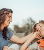 Sfaturi de parenting de la o mamă de 6 adolescenți: „A fi prezent în fiecare moment al vieții lor este cel mai bun sfat de parenting”