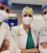 O poveste despre succes! Aceste triplete au devenit medici ginecologi și lucrează în aceeași clinică cu mama lor