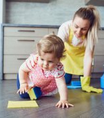 Sfaturi pentru a nu afecta siguranța copilului în timpul curățeniei