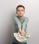 Fiul meu de 11 ani a furat bani din casă…
