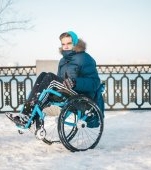 Un adolescent cu dizabilități și-a depășit limitele și a învățat să schieze. Vrea să ajungă olimpic!