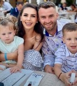 Ce familie frumoasă are Georgiana Lobonț! Este un artist desăvârșit dar se ocupă atent și de cei doi copii minunați