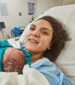 O poveste de naștere cu final fericit. "Am născut în 40 de secunde. Nu am fost nevoită să împing deloc, bebelușul a ieșit singur"