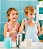 Cum și-a convins o mamă copiii să se spele pe dinți: "Îi plătesc de două ori pe zi"