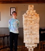 A bătut recordul la Jenga! Un adolescent cu autism a reușit să devină inspirație pentru milioane de oameni