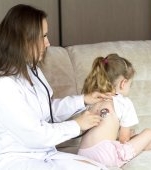 3 simptome la copii pentru care trebuie să chemi doctorul imediat