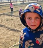 Unde mănâncă două guri, mănâncă și a treia....dar sunt copii în România care mor de foame!