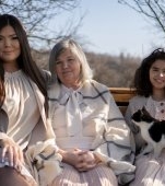 Paula Seling a lansat un nou videoclip, alături de mama și fiica ei. „O piesă dedicată tuturor mamelor de pe Pământ."