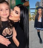 Fetița Andreei Tonciu merge la salon și își pune unghii false la vârsta de 8 ani. Tot timpul vrea să-și facă părul la salon, nu mai vrea să-și facă părul acasă"
