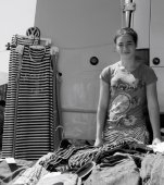 Îmi îmbrac copilul numai de la second hand deși avem o situație financiară bună. Îmi spune că râd colegii de el dar voi continua să fac asta până va împlini 14 ani