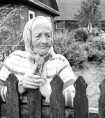 Nu pot să-mi ajut mama văduvă, nici măcar cu mâncare sau bani, pentru că soțul meu nu îmi permite. Nu am voie nici măcar să merg cu copiii în vizită