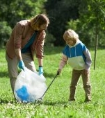 Am rugat un gunoier să aibă grijă de copiii mei câteva ore. S-a purtat atât de frumos cu copiii mei, încât l-am angajat ca bonă full-time
