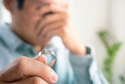 Soțul meu și-a pierdut verigheta și fiul nostru a crezut că am divorțat