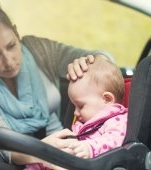 Cu cel mic în vacanță. Ce poți face dacă bebe are rău de mișcare?