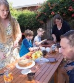 Familia e sfântă...dar până când? Cumnata mea și copiii ei se mută la noi timp de trei săptămâni, în fiecare vacanță, fără să ofere vreun ajutor financiar