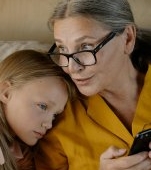 Fiica mea a refuzat să mai vorbească din momentul în care soacra mea a început să stea cu ea. Mi-am dat seama ce s-a întâmplat din desenele fetiței