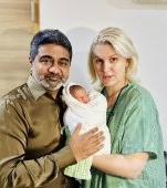 Cea mai bogată româncă din lume a devenit mămică. Locuiește în India și se ocupă de afacerile soțului miliardar
