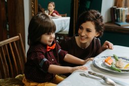 Am un copil de 4 ani extrem de mofturos la mâncare. Uneori îl las nemâncat pentru că nu știu ce să-i pregătesc