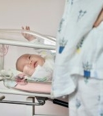 Bebeluşul „răpit" maternitatea din Bacău a fost, de fapt, vândut. Mama este acum anchetată de autorități