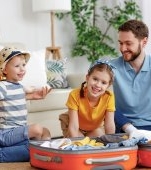 Vacanță în familie, fără stres: ce să pui în trusa cu lucruri esențiale ca să fii pregătit