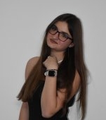 Iulia, un copil de 17 ani și-a găsit sfârșitul în cel mai dureros mod posibil: a fost lovită de tren. Un moment de neatenție a costat-o viața