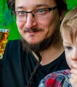 Când propriul tată devine cel mai mare „dușman" al copilului tău! Fostul meu soț ne-a pus fiul în pericol în timp ce era beat criță