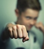 Nu vreau să cresc un agresor. Vreau să cresc un OM. Sunt mamă de băiat și mi-e teamă. Dacă într-o zi va face rău?