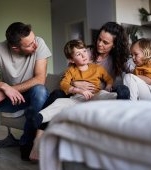 Silent parenting: ce este și când devine o formă de neglijare emoțională