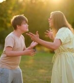 Am un copil cu autism care fumează, fuge de acasă, cerșește și nu acceptă niciun alt bărbat în viața mea. Nu știu dacă lipsa tatălui l-a făcut să ajungă în halul ăsta