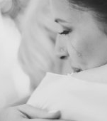 Am crescut cu frică și rușine din cauza tatălui meu, așa că nu l-am trecut pe invitația de nuntă. Încă mă gândesc cum o bătea pe mama, nu are ce căuta la nunta mea
