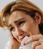 Am fost ștearsă dintr-o poză de familie pentru că nu sunt mamă. Soacra mea mi-a spus că o să apar și eu când voi face un nepot
