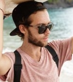 Tricouri de bărbați pentru vară: Materiale și croieli răcoroase