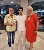 Fiul lui Adrian Enache cu Iuliana Marciuc a plecat la studii în Olanda și și-a găsit loc de muncă. E hotărât să-și pună bani de-o parte