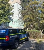 O fetiță de 13 ani din Sibiu a fost găsită moartă în casă. Mama ei a descoperit-o spânzurată în pat